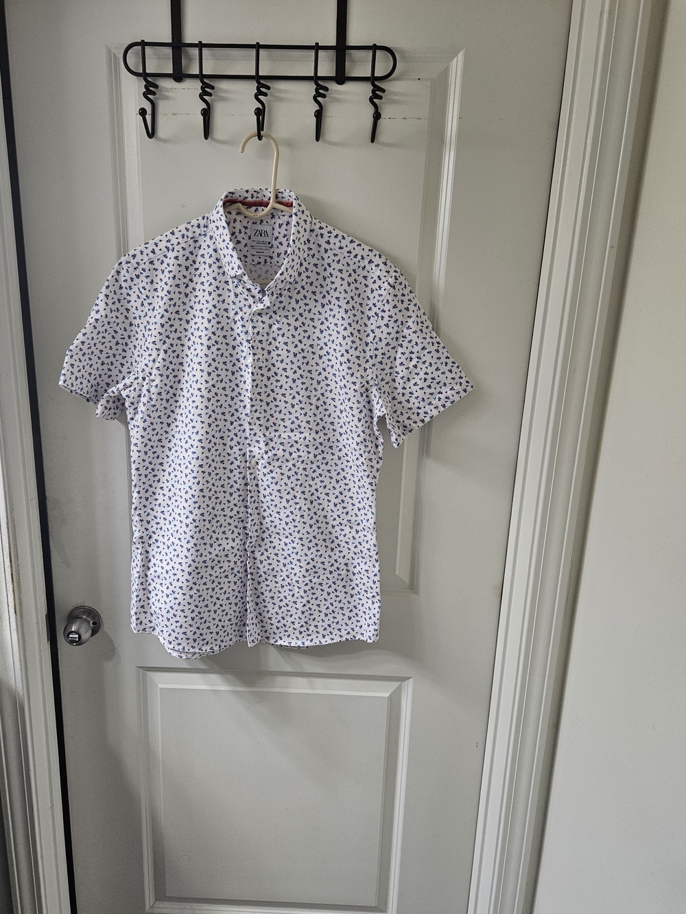 Zara White Short-Sleeve Button-Down with Navy Microprint